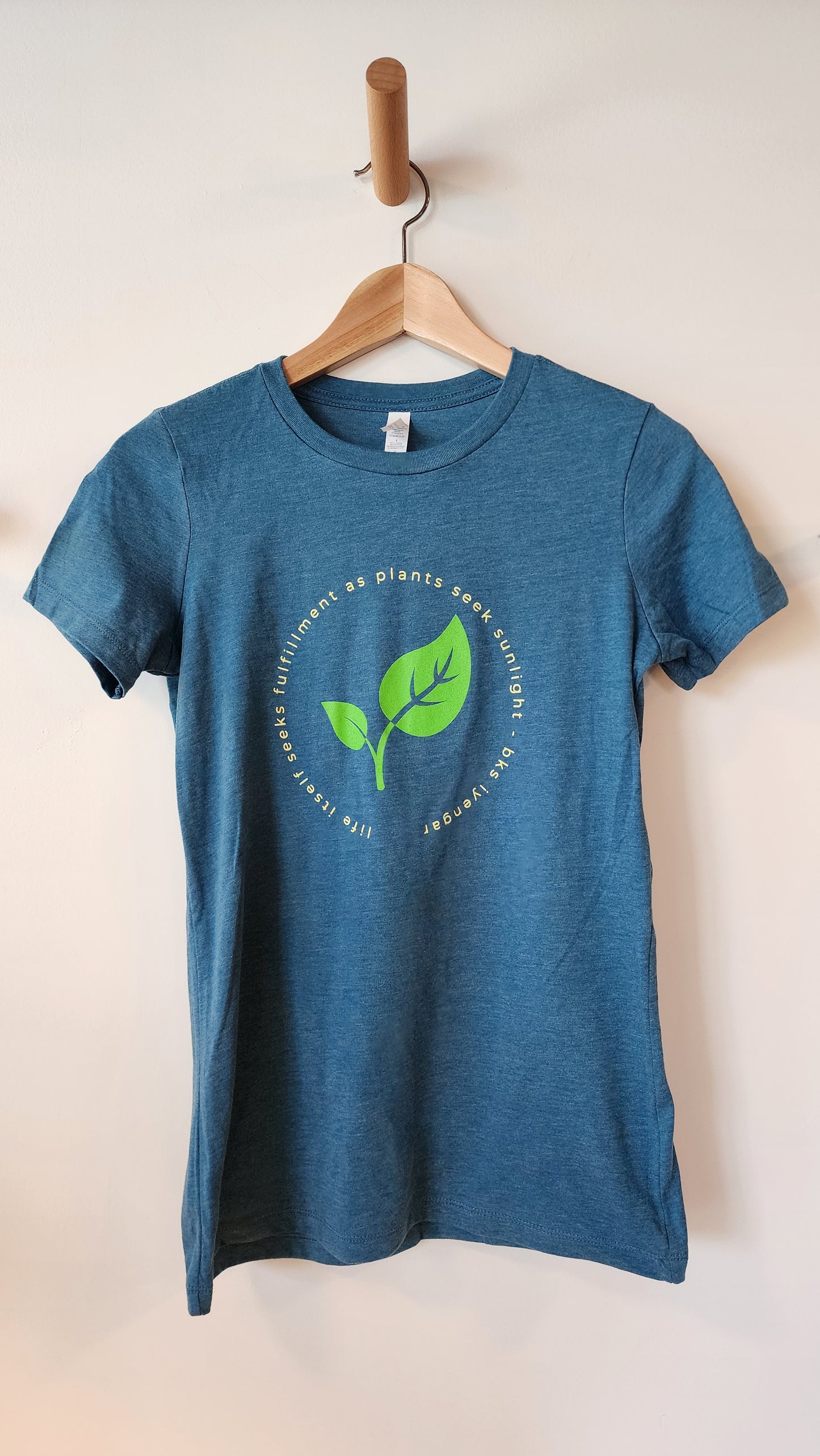 NEW T-Shirt: Leaf Design