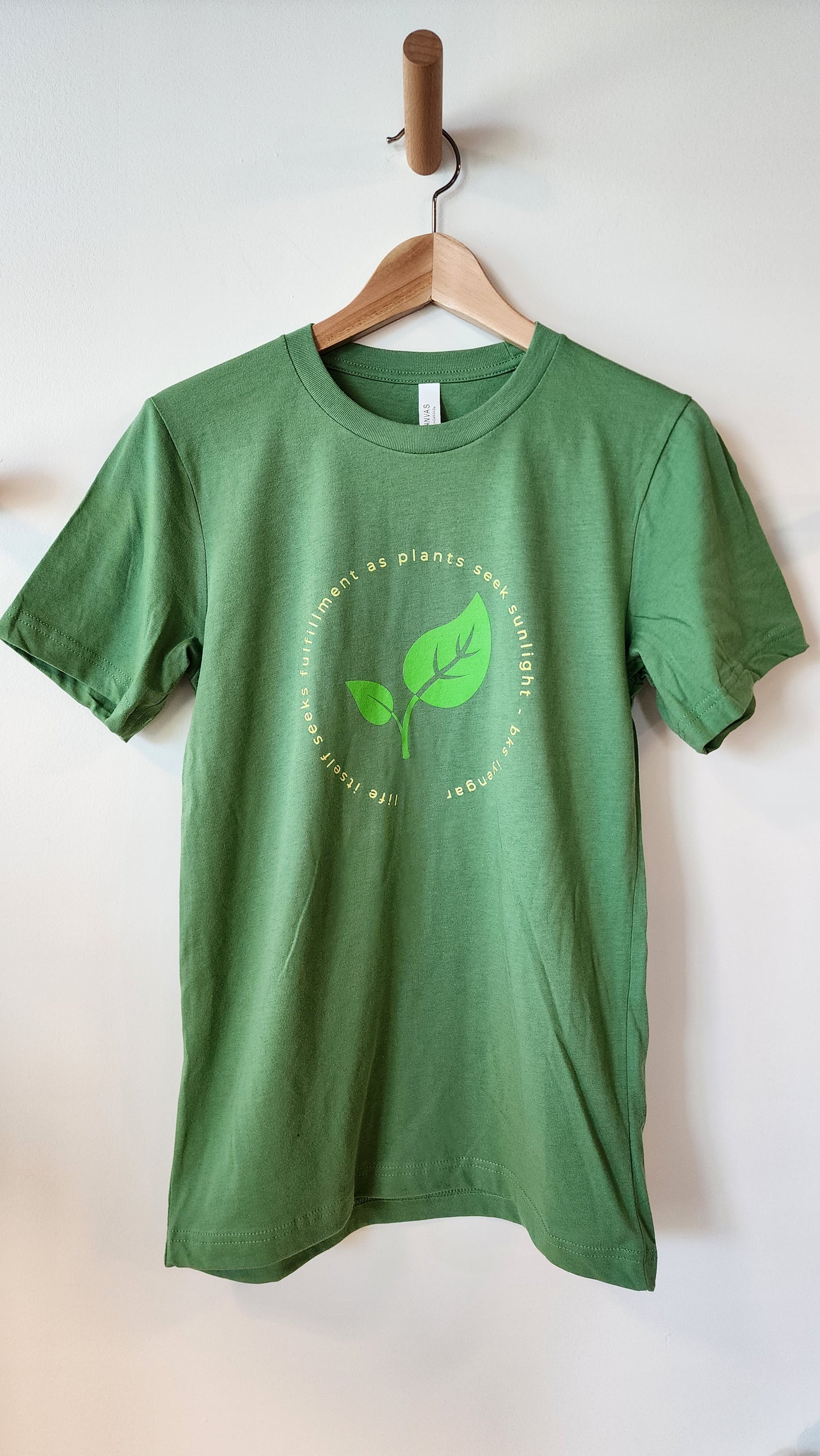 NEW T-Shirt: Leaf Design